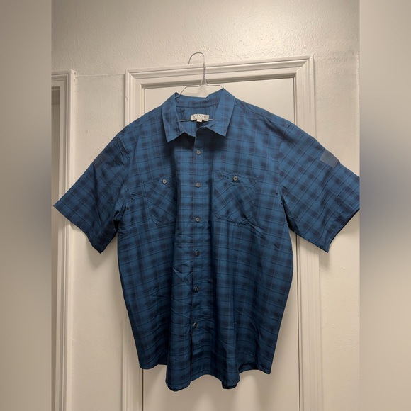 Orvis Men's Navy Checkered Button Down Shirt - Picture 4 of 5